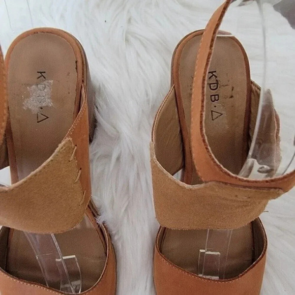 KELSI Dagger Tan Heel Kari Buckle Sandals casual Cocktail Party Size 8.5 - Picture 3 of 11